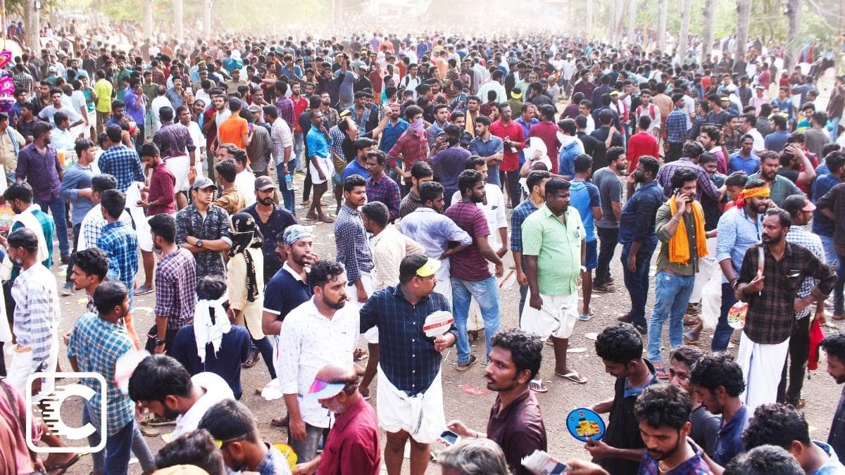 Kerala people gathered for thrissur pooram
